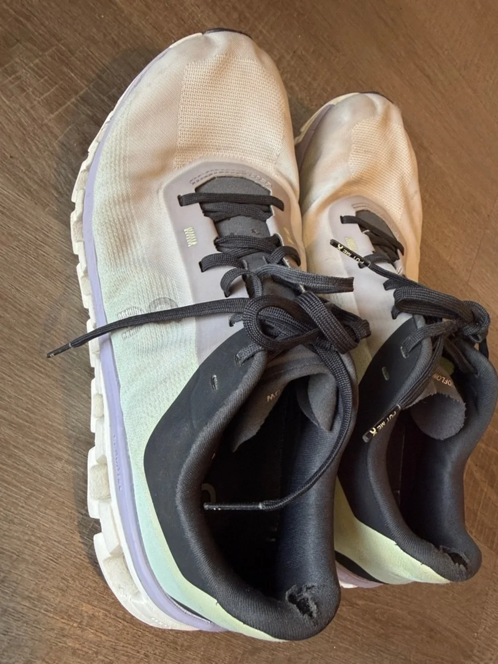 On Running Women's Sneakers in Light Gray with Lavender and Black Sz 9.5